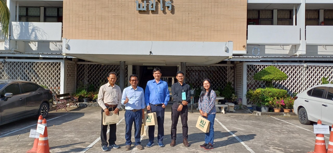 The Department of Agronomy, Faculty of Agriculture, Kasetsart University, is supporting the exchange of knowledge. In collaboration with a delegation from the Department of Crop Seed, General Directorate of Agriculture, Cambodia, conduct research and