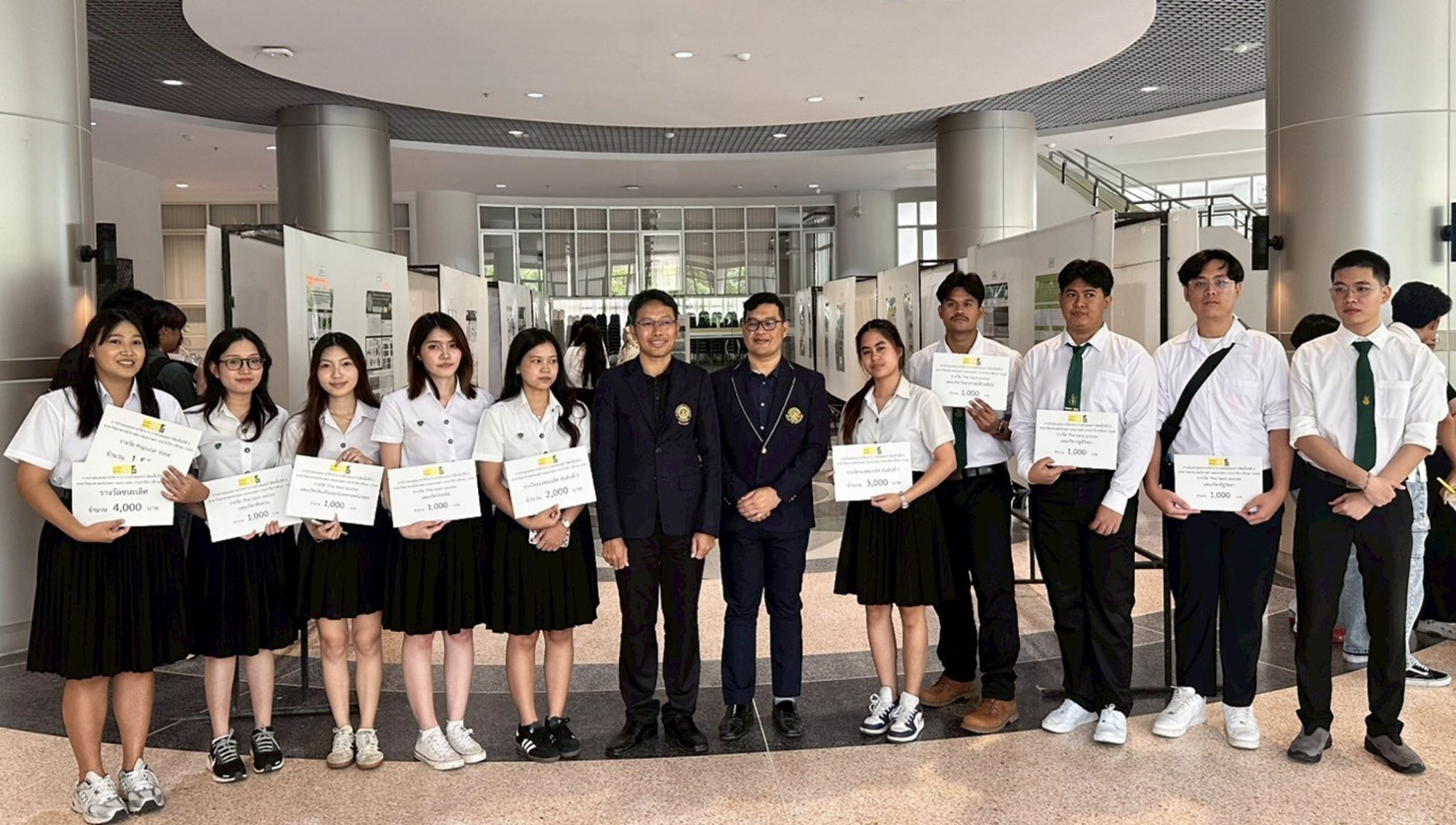 ภาควิชาพืชไร่นา คณะเกษตร มหาวิทยาลัยเกษตรศาสตร์ ขอแสดงความยินดีกับนิสิตของเราทั้ง 2 ท่าน จากหลักสูตรวิทยาศาสตร์เกษตร ในความสำเร็จจากการประกวดการแข่งขันการนำเสนอโปสเตอร์ระดับคณะ